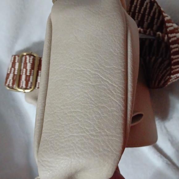 NWOT URBAN EXPRESSIONS SLING BAG - Picture 9 of 9